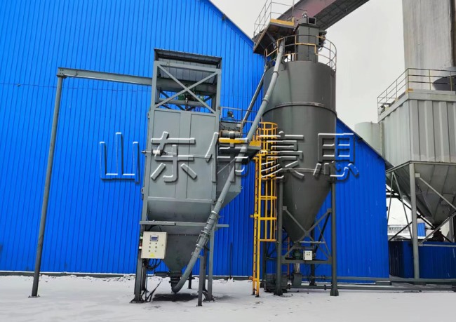 除塵灰自動(dòng)噸袋投料站，全密封噸包拆包機(jī)現(xiàn)場(chǎng)