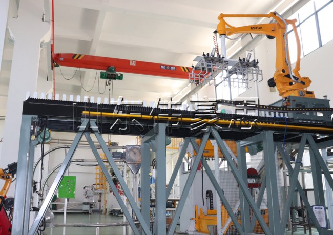 飼料全自動(dòng)裝車(chē)機(jī)器人，機(jī)械手自動(dòng)裝車(chē)設(shè)備